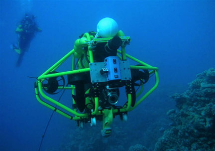 Ce robot sous-marin du Centre australien de recherches océanographiques permet d'analyser les effets du réchauffement climatique sur la barrière de corail.(Photo : AFP)