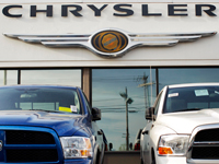 Des pick-ups Chrysler Jeep Dodge garés devant une agence Chrysler à  Methuen, dans le Massachusetts, le 30 avril 2009.( Photo : Brian Snyder / Reuters)