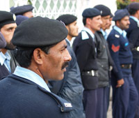 Depuis qu'ils sont la cible des talibans dans la région de Swat, les policiers démissionnent en masse.(Photo : Eric de Lavarène/RFI)