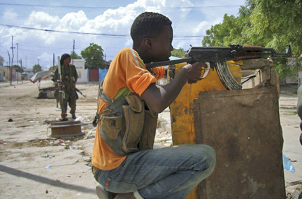 Des insurgés islamistes dans le quartier du palais présidentiel de Mogadiscio, le 14 mai 2009.
(Photo : Reuters)