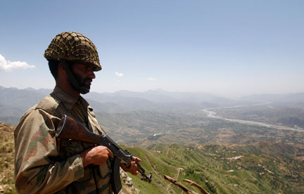 Un soldat pakistanais dans la vallée de Swat, le 22 mai 2009. (Photo: Reuters)