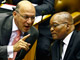 Le président sud-africain, Jacob Zuma (d), a nommé l'ancien ministre des Finances, Trevor Manuel (g), à la tête de la Commission nationale du Plan, créée pour définir la stratégie centrale du gouvernement contre la pauvreté et pour le développement.(Photo : Reuters)
