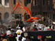La police et les secours continuent de fouiller les décombres d’un immeuble détruit par un attentat à la bombe à Lahore, au Pakistan, le 27&nbsp;mai 2009(Photo : Reuters)