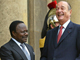 Le président français Jacques Chirac et son homologue gabonais Omar Bongo le 12 octobre 2002.(Photo : AFP)