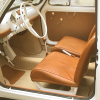 L'intérieur de la Fiat 500.(Photo : Domeau et Pérès)