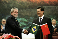 Le président brésilien, Luiz Inacio Lula Da Silva&nbsp;(g) et le président chinois, Hu Jintao&nbsp;(d), au Grand Hall du Peuple à Pékin, le 19&nbsp;mai 2009.(Photo : Reuters)