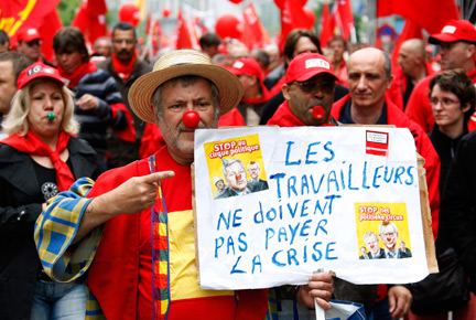 Des milliers de personnes ont défilé à Bruxelles, ce 15 mai 2009, pour demander aux pouvoirs publics de mieux financer la protection de l'emploi dans l'Union européenne.(Photo : Reuters)