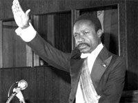 Albert-Bernard Bongo prête serment en 1967. (Photo : Présidence du Gabon)
