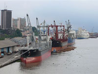 Tous les bateaux qui entrent dans le port de Douala sont systématiquement contrôlés.(Photo : www.flickr.com)