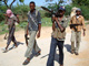 Des miliciens islamistes sur une route de Mogadiscio, le 25 mai 2009.( Photo : Reuters )