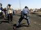 Affrontements entre la police et des manifestants, à Soweto en Afrique du Sud, le 03 septembre 2007.  (Photo : AFP)