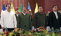 Le président hondurien, Manuel Zelaya (g), et ses homologues, (de g à d) le Nicaraguayen Daniel Ortega, le Vénézuélien Hugo Chavez et l'Equatorien Rafael Correa, se sont réunis en urgence sur la situation au Honduras.