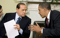 Le Premier ministre italien, Silvio Berlusconi (g), et le président américain, Barack Obama (d), ont pris des engagements quant à l'accueil des détenus de Guantanamo le 15 juin 2009.(Photo : Larry Downing/Reuters)