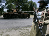 L'armée pakistanaise patrouille dans la province de la Frontière du Nord-Ouest où sont basés les talibans.(Photo : Akhtar Soomro/Reuters)