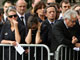 Des employés de la compagnie Air France assistent sur le parvis de Notre-Dame à la cérémonie oecuménique, le 3 juin 2009.(Photo: Reuters)