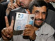 Mahmoud Ahmadinejad, après avoir voté, le 12 juin 2009, à Téhéran.(Photo : Reuters)