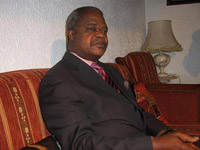 L'ancien Premier ministre, Ange Edouard Poungui, a vu sa candidature pour l'élection présidentielle rejetée par la Cour constitutionnelle du Congo, le 19 juin 2009.(Photo : http://aep1.unblog.fr)