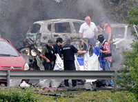 La police espagnole examine la voiture piégée à Bilbao, en Espagne, le 19&nbsp;juin 2009.(Photo : Reuters)