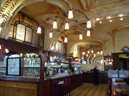 Brasserie Excelsior, intérieur avec lustre Daum(Photo : Danielle Birck/ RFI)