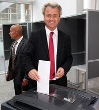 Le député néerlandais d'extrême droite, Geert Wilders, a voté le 4 juin 2009, à La Haye. (Photo : Reuters)