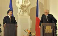 Václav Klaus, président de la République tchèque, à droite, et José Manuel Barroso lors de Réunion inaugurale de la présidence tchèque du Conseil de l'Union européenne.

( Photo : Union européenne)