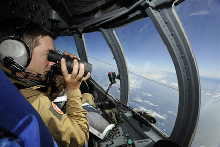 Les recherches continuent au large du Cap-Vert, le 2 juin 2009.( Photo : ECPAD / AFP )