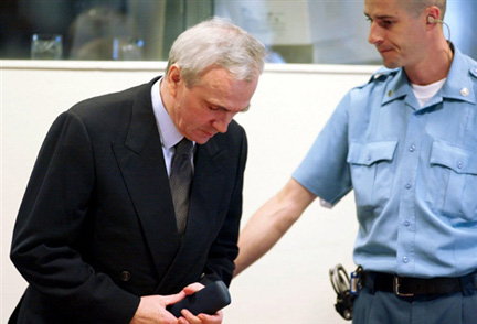 Jovica Stanisic , ancien chef des services secrets serbes, lors de sa première comparution au Tribunal international de La Haye, le 13 juin 2003. (Photo : AFP)