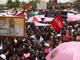 Des milliers de nigériens ont manifesté contre le président Mamadou Tandja dans les rues de Niamey ce 5 juillet 2009.(Photo : Hama Boureima/AFP)