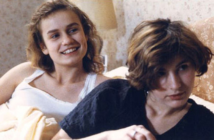 Sandrine Bonnaire et Maïté Maillé dans <em>A nos amours</em> réalisé par Maurice Pialat.© Gaumont