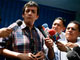 Ariel Vargas, un officiel de l'Ambassade du Vénézuela au Honduras répond aux questions de la presse. Le gouvernement de facto au Honduras a ordonné l'expulsion du personnel de l'ambassade vénézuélienne. (Photo: Reuters)