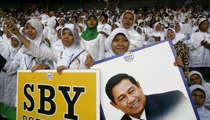 Rassemblement monstre, ce 4 juillet à Jakarta, des partisans du président sortant Susilo Bambang Yudhoyono, surnommé SBY.(Photo : Crack Palinggi/Reuters)