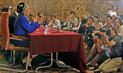 Rebiya Kadeer, chef de la dissidence ouïghoure en exil, donne une conférence de presse à Tokyo, le 29 juillet 2009.(Photo : Reuters)
