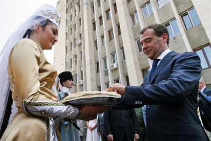 Le président russe, Dmitri Medvedev est à Tskhinvali, en Ossétie du Sud, le 13 juillet 2009. (Photo : AFP)