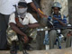Des militants d'Al-Shabab et Hizbul Islam à Mogadiscio, le 21 juillet 2009.(Photo : AFP)