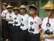 Des jeunes partisans d'Aung San Suu Kyi devant le quartier général de leur parti, à Rangoon, le 19 juillet 2009.(Photo : Reuters)