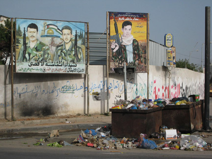 Portraits à la gloire des martyrs dans les rues de Gaza.(Photo : Karim Lebhour / RFI)