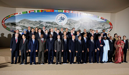 Les leaders mondiaux au sommet du G8 à L'Aquila en Italie, le 9 juillet 2009.(Photo : Reuters)