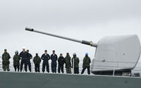 Des soldats à bord du contre-torpilleur américain dans le port de Batoumi, mer Noire.(Photo : Reuters)