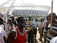 Des ouvriers chargés de la construction des stades du Mondial 2010 étaient en grève et manifestaient, à Durban, le 10 juillet 2009.  (Photo : Reuters)