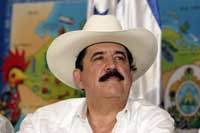 Manuel Zelaya lors d'une conférence de presse le 13 juillet 2009 à Managua, Nicaragua.