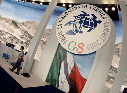 La salle de réunion où les membres du G8 tiendront leurs groupes de travail, à L'Aquila, le 7 juillet 2009.(Photo : Reuters)