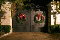 Derrière ces portes en métal se trouve la maison que Michael Jackson louait dans le quartier de Holmby Hills à Los Angeles.(Photo: AFP)