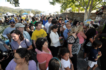 Les fans de Michael Jackson devant le ranch de Neverland, à Los Olivos.(Photo : Reuters)