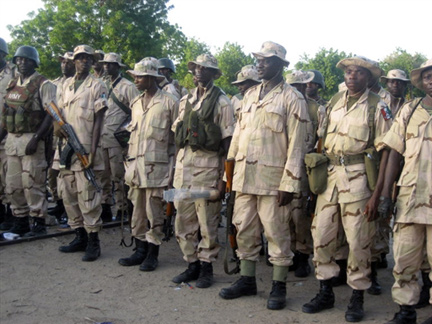 Les forces de l'ordre nigérianes dans la ville de Maiduguri, le 30 juillet 2009.(Photo : AFP)