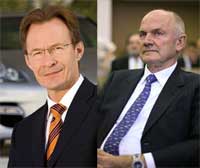 Michael Macht (à gauche), nouveau président du directoire de Porsche et Ferdinand Piëch (à droite), président du conseil de surveillance de Volkswagen.(Photo : AFP et Reuters)