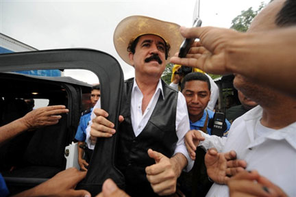 Le préisdent déchu du Honduras Manuel Zelaya à Las Manos, petite ville à la frontière de son pays et du Nicaragua, le 24 juillet 2009.(Photo : AFP)