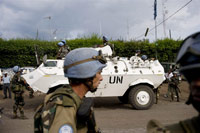 Véhicule blindé devant le siège de la Monuc à Goma.(Photo : Walter Astrada/AFP)