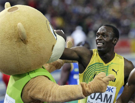 Usain Bolt était satisfait après sa victoire sur 4x100m. Mais un peu moins qu'après ses titres sur 100 et 200m. La « foudre » veut tout : victoires et records.(Photo : Reuters)