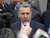 Le président colombien, Alvaro Uribe, atteint de la grippe A-H1N1, a pu contaminer les participants au Sommet Unasur du 28 août 2009.(Photo : Alejandra Bartoliche/Reuters)
