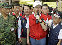 Le président taiwanais, Ma Ying-jeou au centre d'évacuation du Comté de Kaohsiung, au sud de Taiwan, le 12 août 2009. (Photo : Reuters)